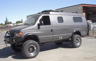 Illustration for article titled The Ten Best Post-Apocalyptic Survival Vehicles